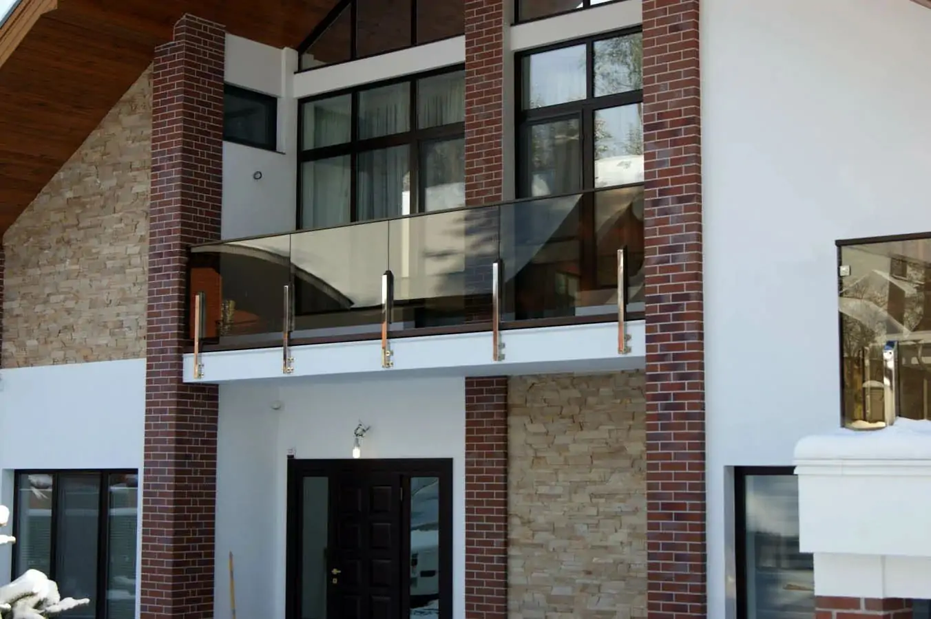 Стеклянное ограждение балкона